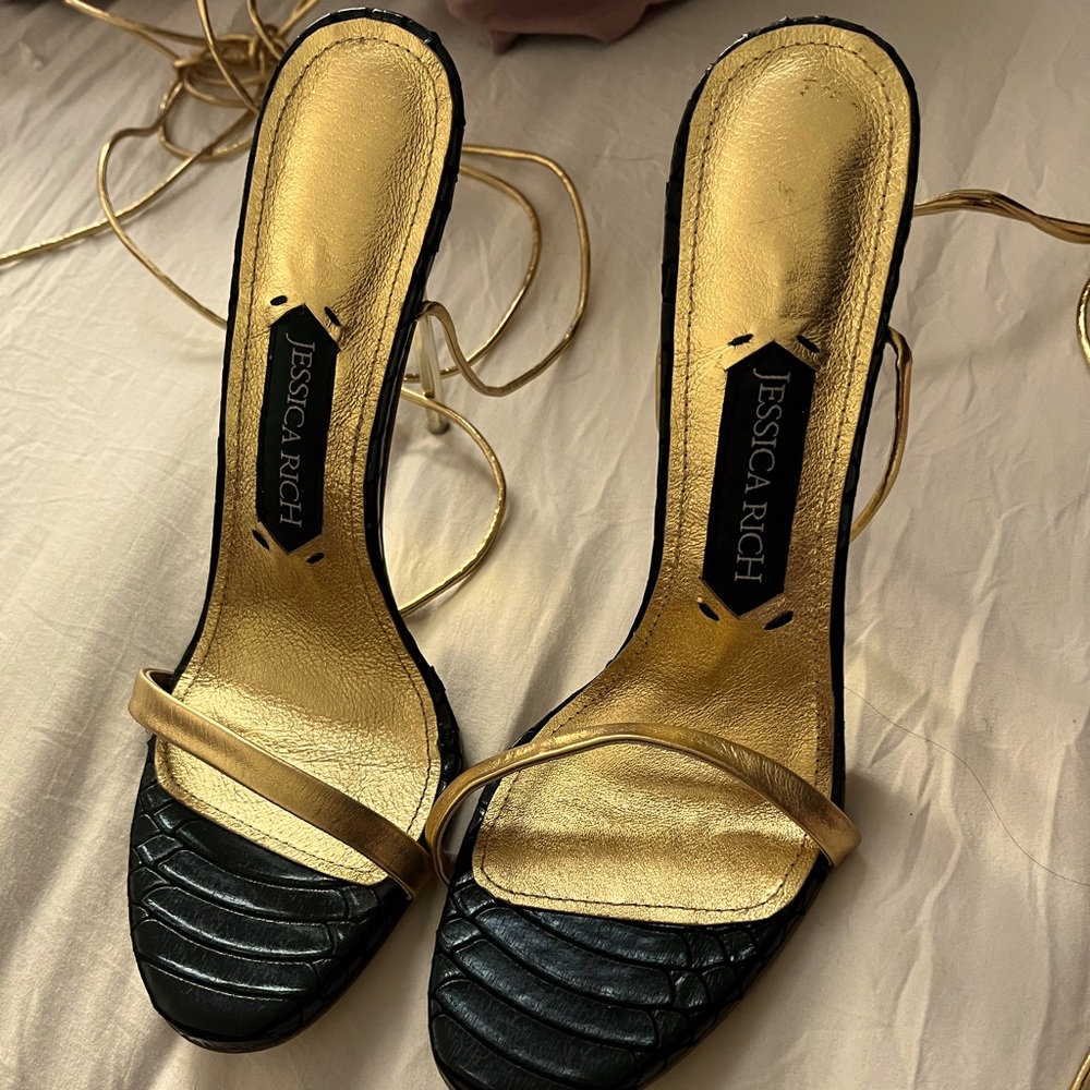 Jessica Rich drip sandal